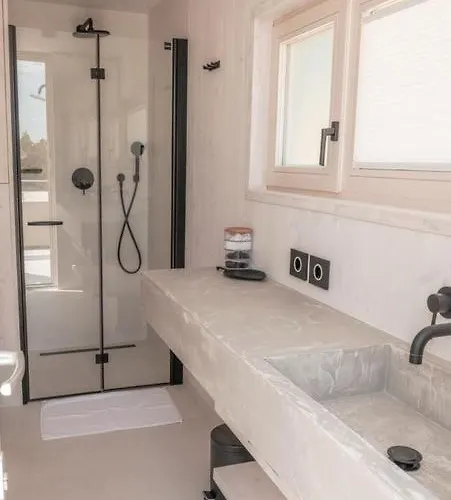 Willa Gioia Front Drage