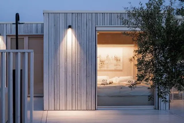 Willa Gioia Front Drage